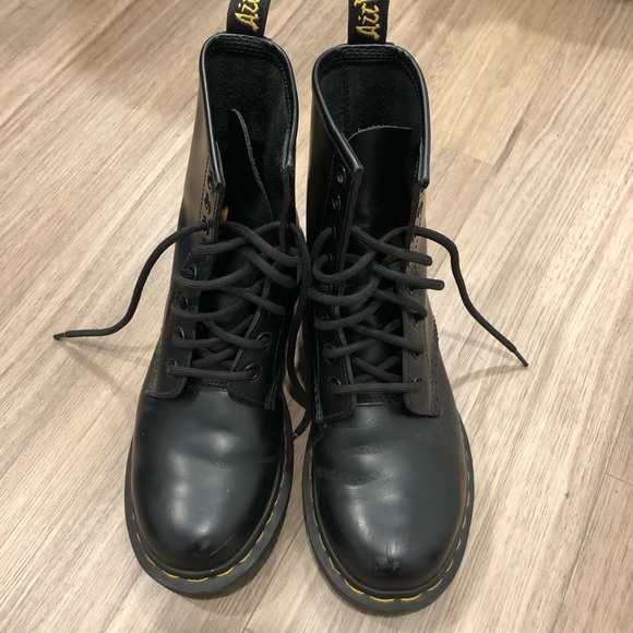 Dr. Martens 1460 Smooth Boots in Black - Picture 7 of 8